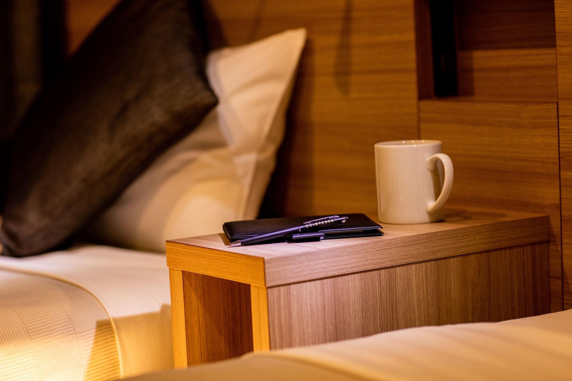 Quintessa Hotel Osaka Shinsaibashi Comic & Books Екстериор снимка