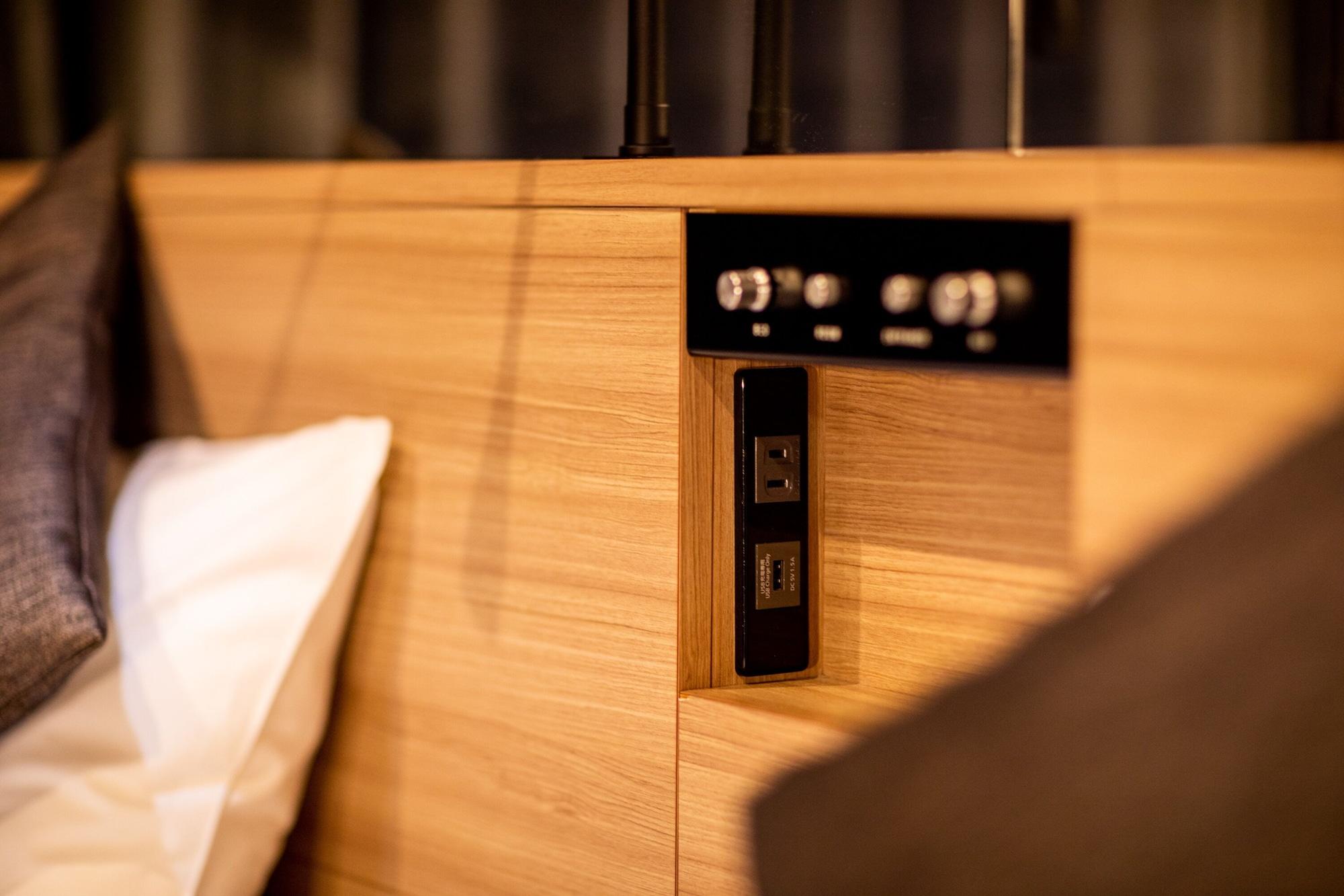 Quintessa Hotel Osaka Shinsaibashi Comic & Books Екстериор снимка